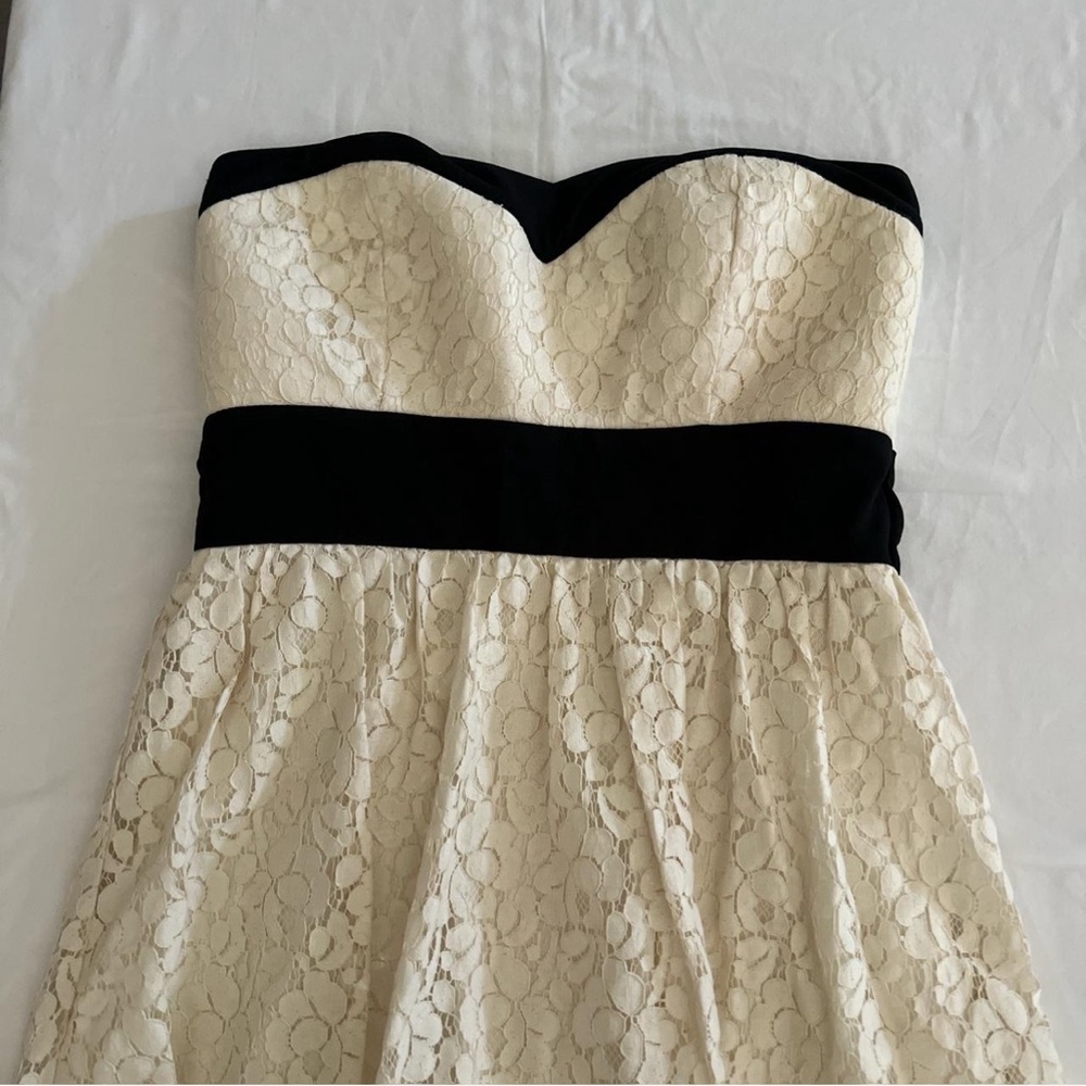 FLORAL WINDSOR LACEY DRESS
